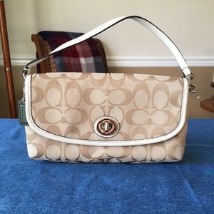 ⭐️Coach⭐️NWOT Classic Logo Shoulder Bag